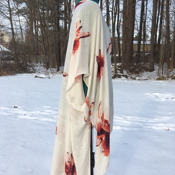 One Left! 🌸Gauzy Floral Boho Kimono - Picture 6 of 7
